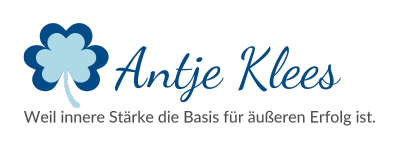 Kleeblatt-Logo mit Schriftzug Antje Klees und Slogan